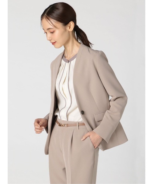 m.f.editorial（エムエフエディトリアル）の「エムエフエディトリアルレディース/m.f.editorial：Women ダブルクロス Vカラージャケット＋パンツ ビジネスセットアップスーツ（スーツセット・レディース・ベージュ・MEDIUM/S/LARGE/X-LARGE）」の9枚目の写真