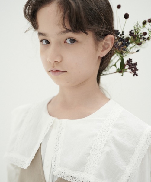 GLOBAL WORK(グローバルワーク)の「【AND YUA ANY】BIGエリレースブラウス/216703(シャツ/ブラウス・キッズ・ホワイト/ブラック/パープル系その他2・150cm/160cm)」の2枚目の写真