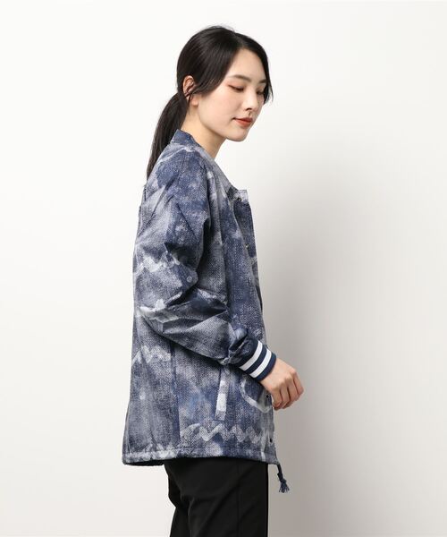 Champion（チャンピオン）の「【Champion】【Wo】【it】COACHES SATIN JACKET RIBBED CUFF PRINT（ミリタリージャケット・レディース・ブラック/ネイビー・LARGE/SMALL/MEDIUM）」の4枚目の写真