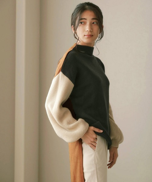 Bou Jeloud（ブージュルード）の「配色前後差ニットチュニック（ニット/セーター・レディース・ベージュ/オリーブ/キャメル・FREE）」の3枚目の写真