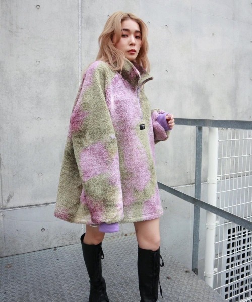 FIG&VIPER(フィグアンドバイパー)の「タイダイ ボアZIP BIG PO(その他トップス・レディース・グレー/パープル・FREE)」の2枚目の写真