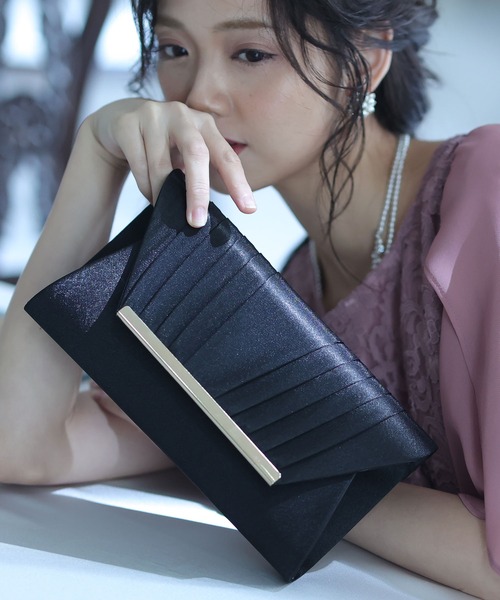 PourVous（プールヴー）の「サテン タック パーティーバッグ 結婚式 同窓会 オケージョン 二次会 （クラッチバッグ・レディース・ブラック/シルバー/ゴールド/ブロンズ・FREE）」の2枚目の写真