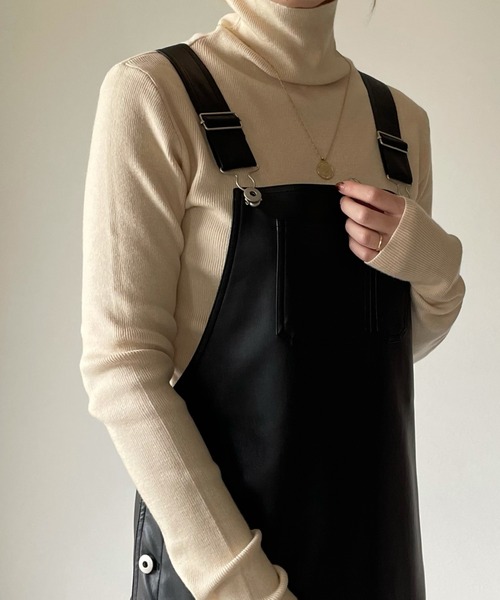 y/m by misato（イムバイミサト）の「リブタートルトップス（ニット/セーター・レディース・オフホワイト/ブラック/ベージュ・FREE）」の2枚目の写真