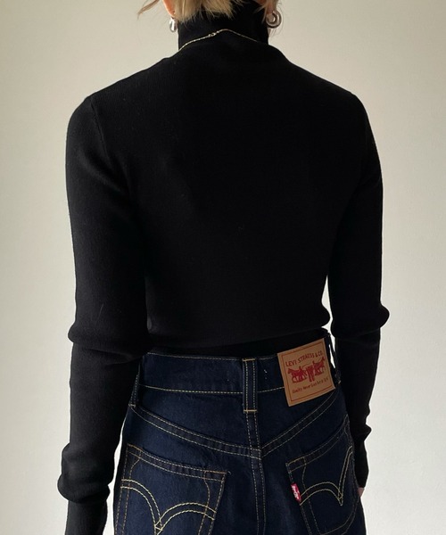 y/m by misato（イムバイミサト）の「リブタートルトップス（ニット/セーター・レディース・オフホワイト/ブラック/ベージュ・FREE）」の13枚目の写真