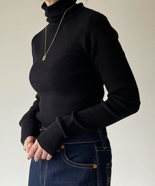 y/m by misato（イムバイミサト）の「リブタートルトップス（ニット/セーター・レディース・オフホワイト/ブラック/ベージュ・FREE）」の11枚目の写真