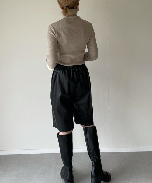 y/m by misato（イムバイミサト）の「リブタートルトップス（ニット/セーター・レディース・オフホワイト/ブラック/ベージュ・FREE）」の22枚目の写真