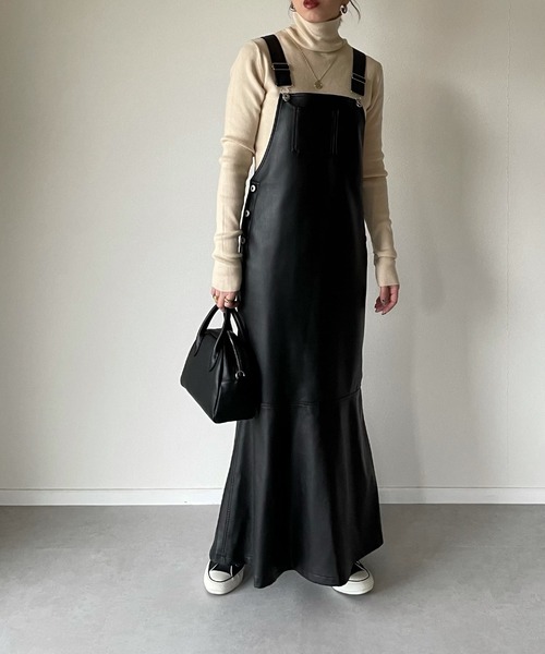 y/m by misato（イムバイミサト）の「リブタートルトップス（ニット/セーター・レディース・オフホワイト/ブラック/ベージュ・FREE）」の8枚目の写真