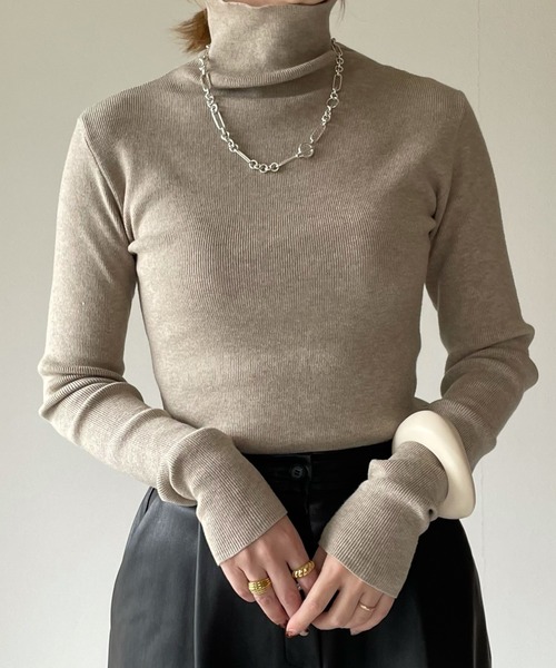 y/m by misato（イムバイミサト）の「リブタートルトップス（ニット/セーター・レディース・オフホワイト/ブラック/ベージュ・FREE）」の18枚目の写真