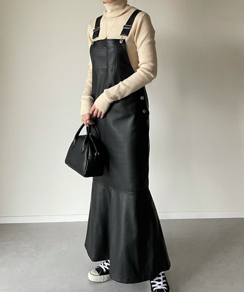 y/m by misato（イムバイミサト）の「リブタートルトップス（ニット/セーター・レディース・オフホワイト/ブラック/ベージュ・FREE）」の7枚目の写真