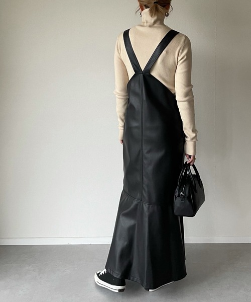 y/m by misato（イムバイミサト）の「リブタートルトップス（ニット/セーター・レディース・オフホワイト/ブラック/ベージュ・FREE）」の10枚目の写真