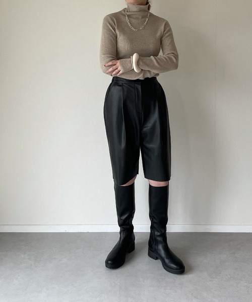 y/m by misato（イムバイミサト）の「リブタートルトップス（ニット/セーター・レディース・オフホワイト/ブラック/ベージュ・FREE）」の21枚目の写真