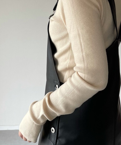 y/m by misato（イムバイミサト）の「リブタートルトップス（ニット/セーター・レディース・オフホワイト/ブラック/ベージュ・FREE）」の5枚目の写真