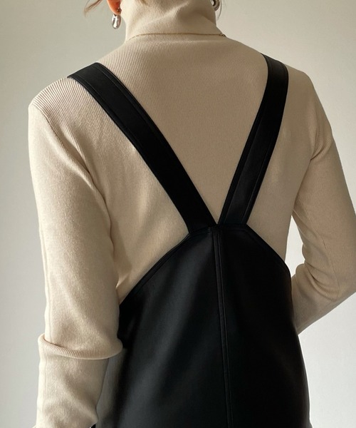 y/m by misato（イムバイミサト）の「リブタートルトップス（ニット/セーター・レディース・オフホワイト/ブラック/ベージュ・FREE）」の6枚目の写真