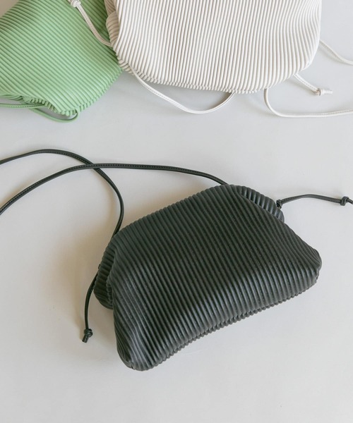 URBAN RESEARCH ROSSO（アーバンリサーチロッソ）の「プリーツポシェット（ショルダーバッグ・レディース・ブラック/オフホワイト/グリーン・FREE）」の3枚目の写真