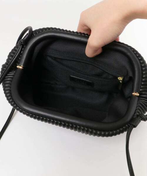 URBAN RESEARCH ROSSO（アーバンリサーチロッソ）の「プリーツポシェット（ショルダーバッグ・レディース・ブラック/オフホワイト/グリーン・FREE）」の8枚目の写真