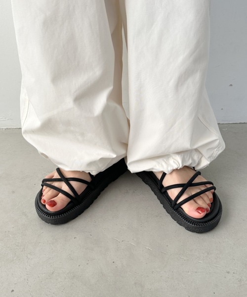 CLEA（クレア）の「クロスストラップ厚底サンダル（サンダル・レディース・ブラック/アイボリー・S/M/L/XL）」の21枚目の写真