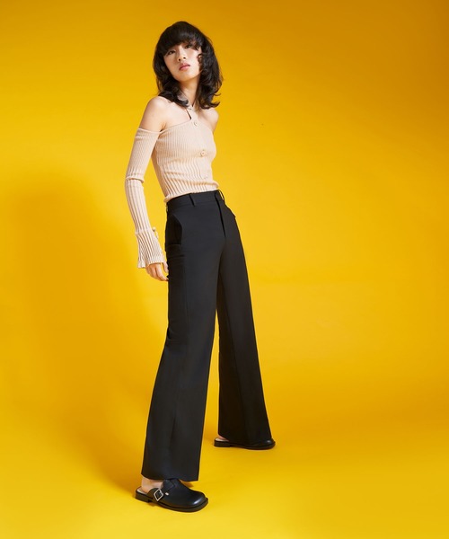CHARLES & KEITH(チャールズ & キース)の「バックルド ラウンドトゥローファーミュール / Buckled Round-Toe Loafer Mules(サンダル・レディース・ブラック/イエロー・22.5cm/23cm/23.5cm/24.5cm/25cm/25.5cm)」の12枚目の写真