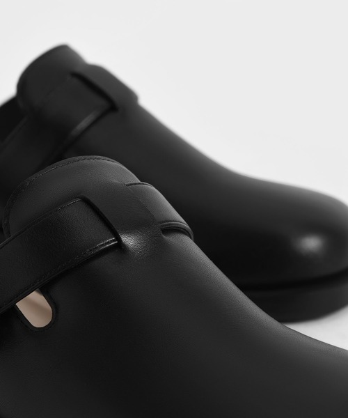 CHARLES & KEITH(チャールズ & キース)の「バックルド ラウンドトゥローファーミュール / Buckled Round-Toe Loafer Mules(サンダル・レディース・ブラック/イエロー・22.5cm/23cm/23.5cm/24.5cm/25cm/25.5cm)」の10枚目の写真