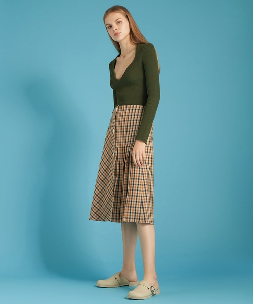 CHARLES & KEITH(チャールズ & キース)の「バックルド ラウンドトゥローファーミュール / Buckled Round-Toe Loafer Mules(サンダル・レディース・ブラック/イエロー・22.5cm/23cm/23.5cm/24.5cm/25cm/25.5cm)」の6枚目の写真