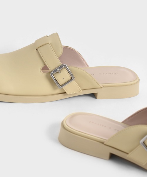 CHARLES & KEITH(チャールズ & キース)の「バックルド ラウンドトゥローファーミュール / Buckled Round-Toe Loafer Mules(サンダル・レディース・ブラック/イエロー・22.5cm/23cm/23.5cm/24.5cm/25cm/25.5cm)」の5枚目の写真