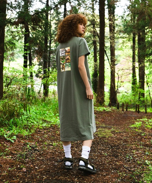 OUTDOOR PRODUCTS APPAREL(アウトドアプロダクツアパレル)の「USAコットン フォトバックプリントワンピース ビッグシルエット(ワンピース・レディース・ホワイト/ベージュ/ブラック/カーキ・FREE)」の4枚目の写真
