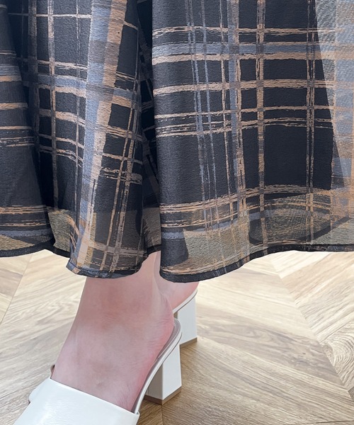 mily bilet（ミウィビレット）の「【mily bilet】大人カラーが気分。チェック柄シアー素材フレアスカート（スカート・レディース・ブラック/ライトベージュ・SMALL/MEDIUM/LARGE）」の11枚目の写真