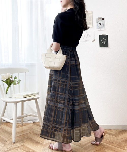 mily bilet（ミウィビレット）の「【mily bilet】大人カラーが気分。チェック柄シアー素材フレアスカート（スカート・レディース・ブラック/ライトベージュ・SMALL/MEDIUM/LARGE）」の4枚目の写真