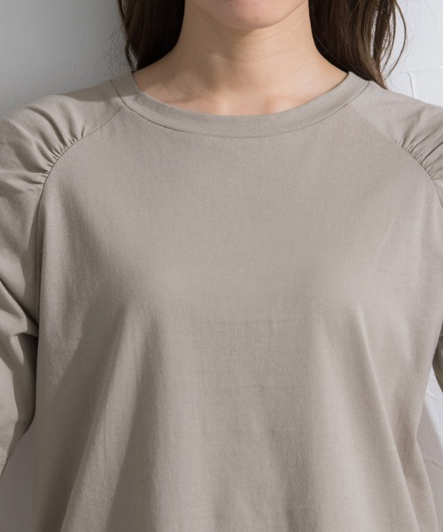 Pierrot(ピエロ)の「Steady 8月号掲載アイテム 汗ジミ防止シャーリングデザインTシャツ(Tシャツ/カットソー・レディース・オレンジ/チャコール/モカ/グレイッシュベージュ/グリーン系その他・L/M)」の11枚目の写真