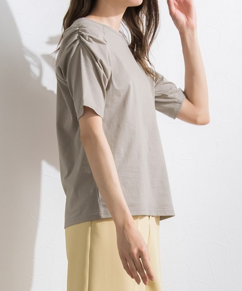 Pierrot(ピエロ)の「Steady 8月号掲載アイテム 汗ジミ防止シャーリングデザインTシャツ(Tシャツ/カットソー・レディース・オレンジ/チャコール/モカ/グレイッシュベージュ/グリーン系その他・L/M)」の17枚目の写真