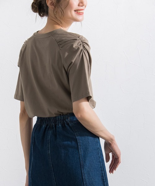 Pierrot(ピエロ)の「Steady 8月号掲載アイテム 汗ジミ防止シャーリングデザインTシャツ(Tシャツ/カットソー・レディース・オレンジ/チャコール/モカ/グレイッシュベージュ/グリーン系その他・L/M)」の6枚目の写真