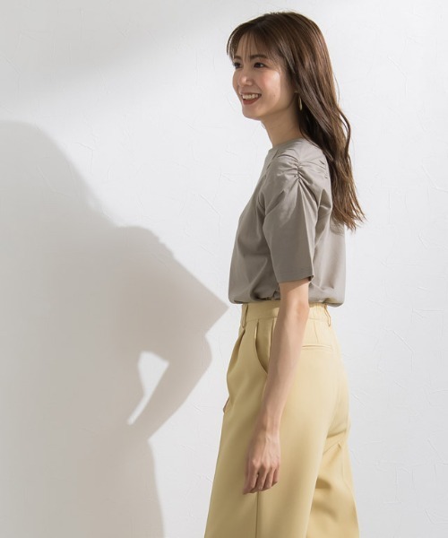 Pierrot(ピエロ)の「Steady 8月号掲載アイテム 汗ジミ防止シャーリングデザインTシャツ(Tシャツ/カットソー・レディース・オレンジ/チャコール/モカ/グレイッシュベージュ/グリーン系その他・L/M)」の21枚目の写真