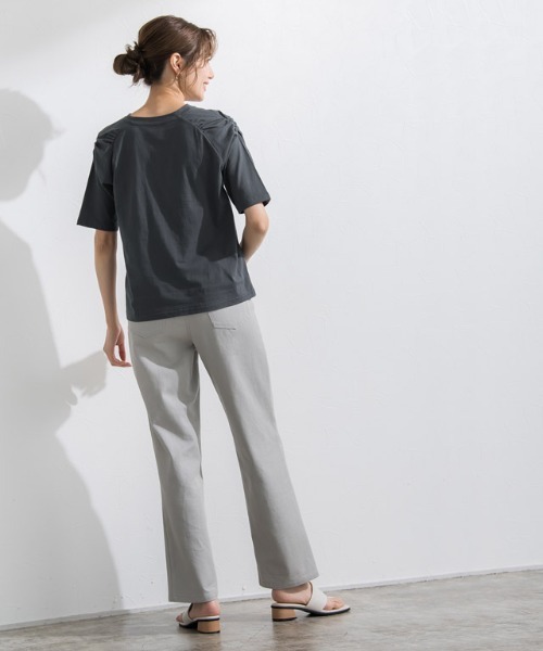 Pierrot(ピエロ)の「Steady 8月号掲載アイテム 汗ジミ防止シャーリングデザインTシャツ(Tシャツ/カットソー・レディース・オレンジ/チャコール/モカ/グレイッシュベージュ/グリーン系その他・L/M)」の18枚目の写真