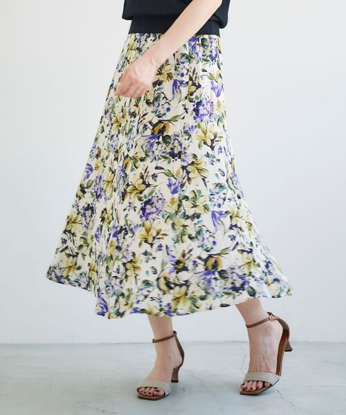 le.coeur blanc（ルクールブラン）の「IPEKER アートフラワーフレアスカート（スカート・レディース・グリーン系その他/ホワイト系その他2・38/36）」の2枚目の写真