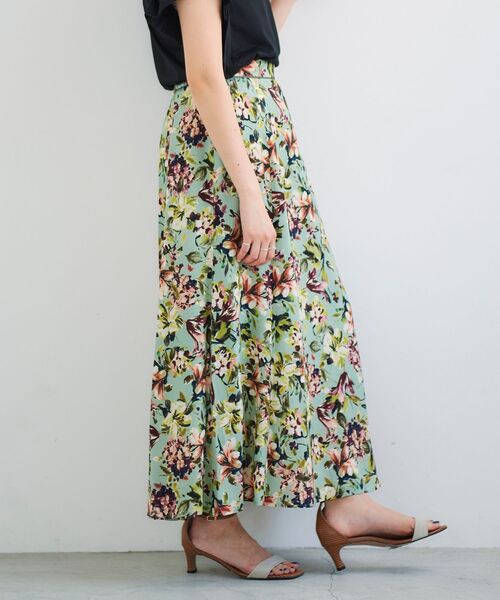 le.coeur blanc（ルクールブラン）の「IPEKER アートフラワーフレアスカート（スカート・レディース・グリーン系その他/ホワイト系その他2・38/36）」の6枚目の写真