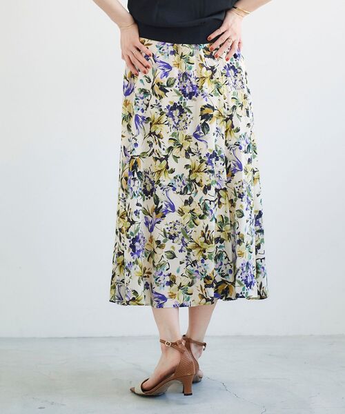 le.coeur blanc（ルクールブラン）の「IPEKER アートフラワーフレアスカート（スカート・レディース・グリーン系その他/ホワイト系その他2・38/36）」の12枚目の写真