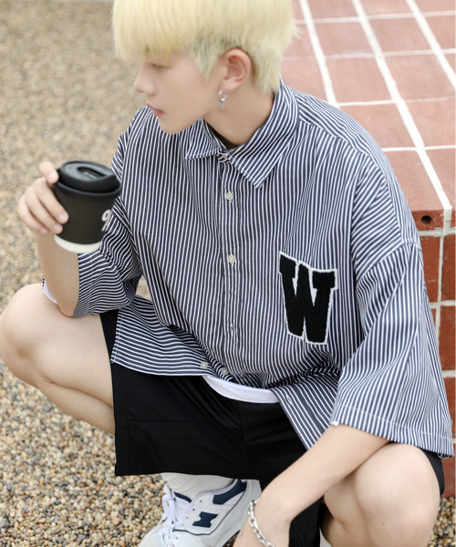 neos(ネオス)の「【neos -addictive design-】ビッグシルエット ワッペン ストライプ ハーフスリーブ シャツ(シャツ/ブラウス・メンズ・ブラック/パープル/サックスブルー・MEDIUM/LARGE/X-LARGE)」の8枚目の写真