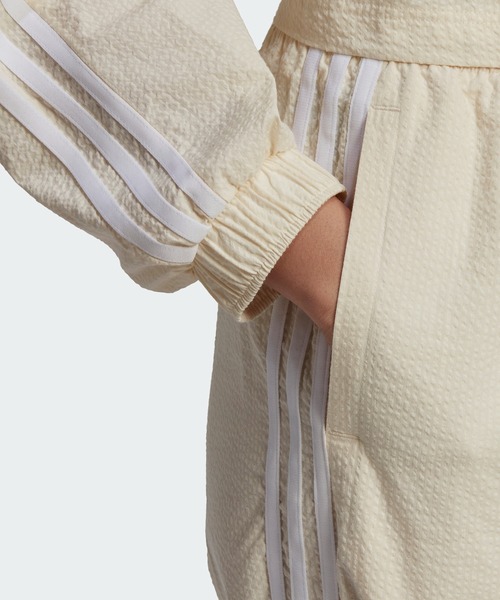 adidas（アディダス）の「アディカラー クラシックス ポプリン トラックパンツ（ジャージ） / アディダスオリジナルス（レディース）（スウェットパンツ・レディース・ホワイト・X-LARGE/X-SMALL/LARGE/SMALL/XX-LARGE/MEDIUM）」の4枚目の写真