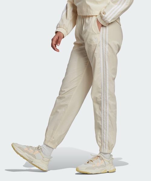 adidas（アディダス）の「アディカラー クラシックス ポプリン トラックパンツ（ジャージ） / アディダスオリジナルス（レディース）（スウェットパンツ・レディース・ホワイト・X-LARGE/X-SMALL/LARGE/SMALL/XX-LARGE/MEDIUM）」の8枚目の写真