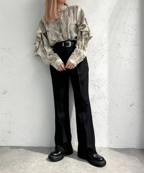 apres jour mignon（アプレジュールミニョン）の「カッティングブラウス【ZOZOTOWN限定アイテム】（シャツ/ブラウス・レディース・オフホワイト/ホワイト系その他/ブラック/グレー系その他・フリー/X-LARGE）」の11枚目の写真