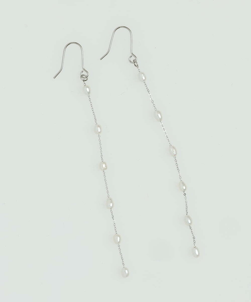 a.v.v(アーヴェヴェ)の「パール調ロングピアス(ピアス(両耳用)・レディース・ゴールド/シルバー・38)」の7枚目の写真