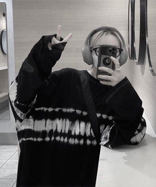 YACA（ヤーカ）の「Tie dye big silhouette shirt/タイダイビッグシルエットシャツ【unisex item】（Tシャツ/カットソー・レディース・ブラック/グレー・FREE）」の5枚目の写真