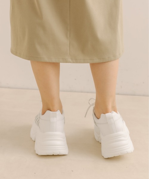 OLIVE des OLIVE(オリーブデオリーブ)の「ホワイト厚底スニーカー(スニーカー・レディース・ホワイト/オフホワイト・SMALL/MEDIUM/LARGE/X-LARGE)」の6枚目の写真