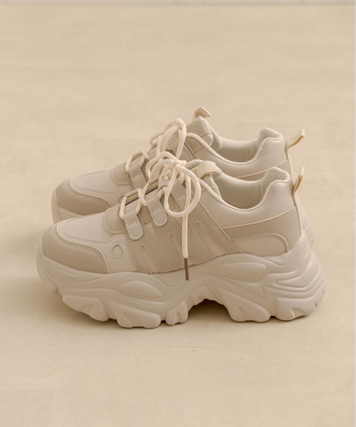 OLIVE des OLIVE(オリーブデオリーブ)の「ホワイト厚底スニーカー(スニーカー・レディース・ホワイト/オフホワイト・SMALL/MEDIUM/LARGE/X-LARGE)」の14枚目の写真