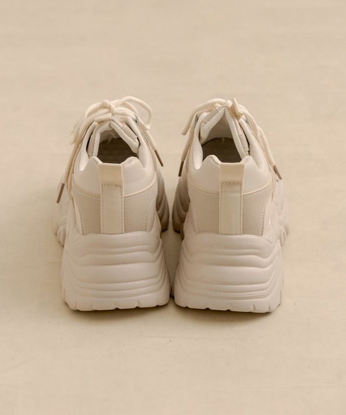 OLIVE des OLIVE(オリーブデオリーブ)の「ホワイト厚底スニーカー(スニーカー・レディース・ホワイト/オフホワイト・SMALL/MEDIUM/LARGE/X-LARGE)」の11枚目の写真
