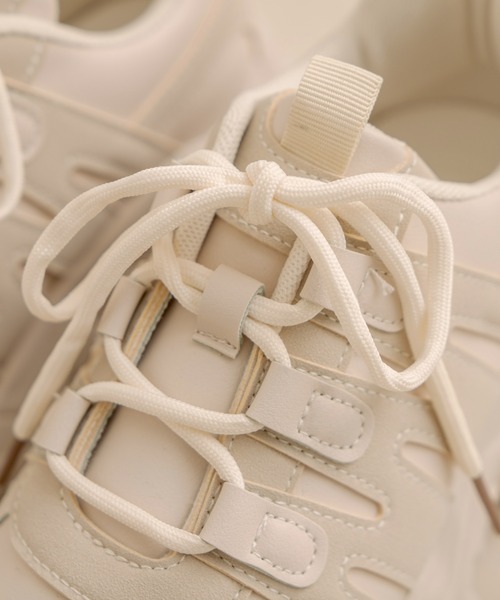 OLIVE des OLIVE(オリーブデオリーブ)の「ホワイト厚底スニーカー(スニーカー・レディース・ホワイト/オフホワイト・SMALL/MEDIUM/LARGE/X-LARGE)」の12枚目の写真