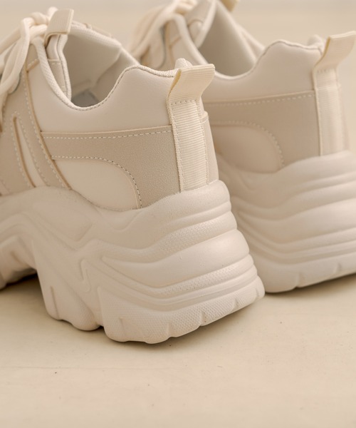 OLIVE des OLIVE(オリーブデオリーブ)の「ホワイト厚底スニーカー(スニーカー・レディース・ホワイト/オフホワイト・SMALL/MEDIUM/LARGE/X-LARGE)」の9枚目の写真