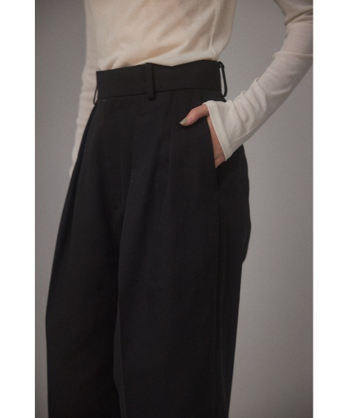 BLACK BY MOUSSY（ブラックバイマウジー）の「tuck volume pants（タックボリュームパンツ）（その他パンツ・レディース・ブラック・0/1/2）」の8枚目の写真