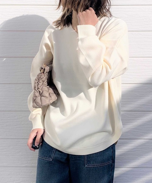 Q(キュー)の「やわもちラウンドヘムニット(ニット/セーター・レディース・ブルー/アイボリー/スモークピンク・MEDIUM)」の2枚目の写真