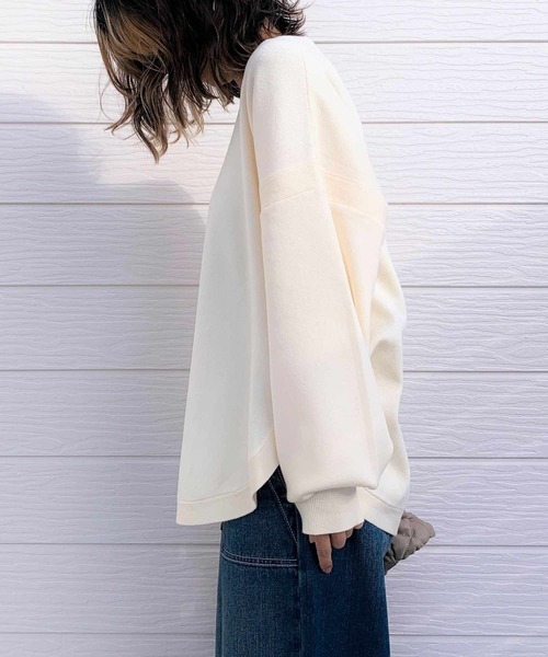 Q(キュー)の「やわもちラウンドヘムニット(ニット/セーター・レディース・ブルー/アイボリー/スモークピンク・MEDIUM)」の11枚目の写真