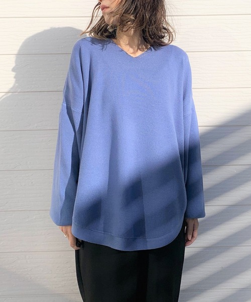 Q(キュー)の「やわもちラウンドヘムニット(ニット/セーター・レディース・ブルー/アイボリー/スモークピンク・MEDIUM)」の8枚目の写真